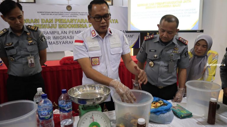 Dukungan Program Ketahanan Pangan, WBP Lapas Batam Dibekali Metode Pembuatan Pupuk Organik