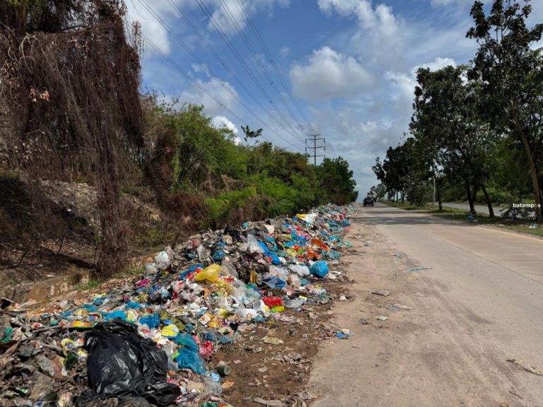 Belasan Titik di Jalan Brigjen Katamso Tanjunguncang Jadi Tempat Sampah Liar