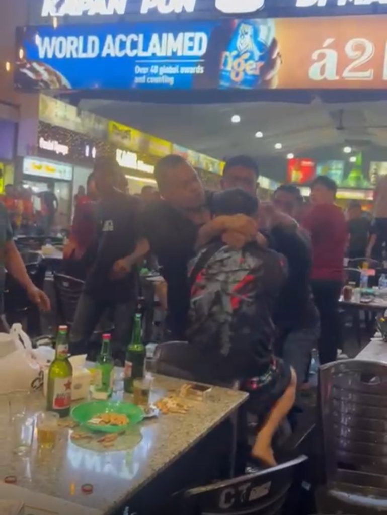 Pengunjung A2 Foodcourt Dikeroyok