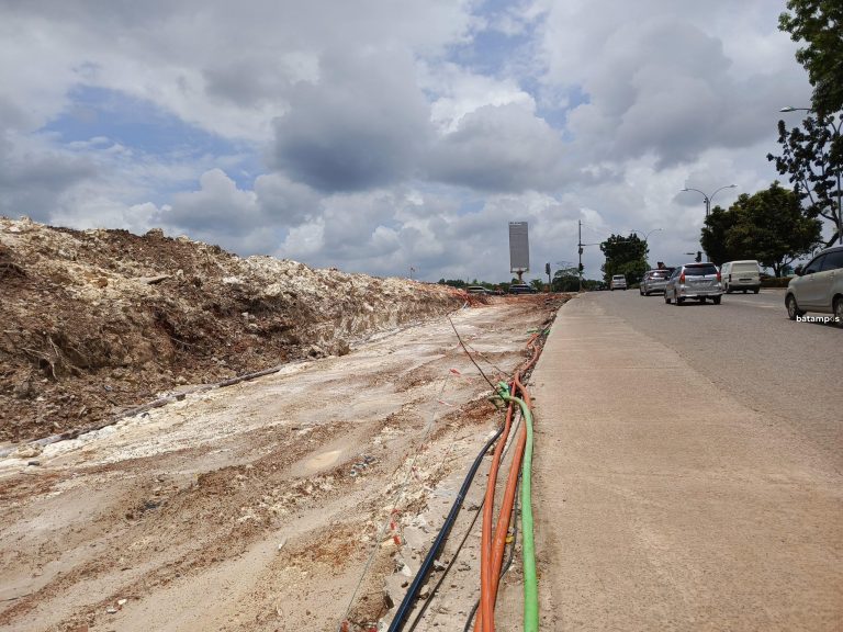 Proyek Pelebaran Jalan Batuaji Terhambat Instalasi Jaringan Kabel dan Pipa