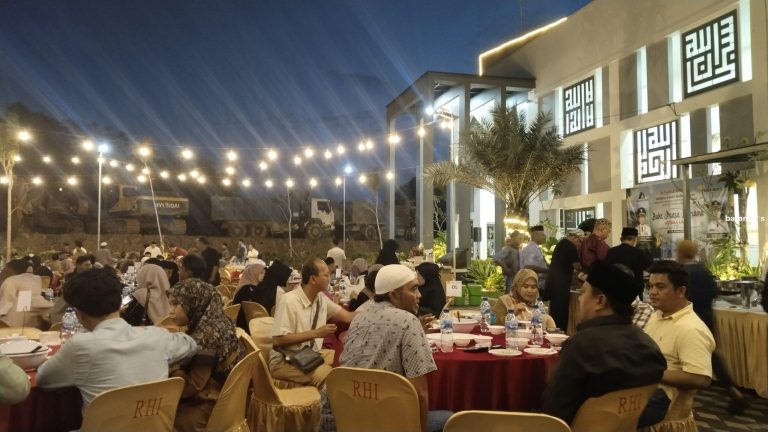 Astaka Land Gelar Buka Puasa Bersama, Sembilan Paket Umroh Dibagikan kepada Konsumen dan Relasi