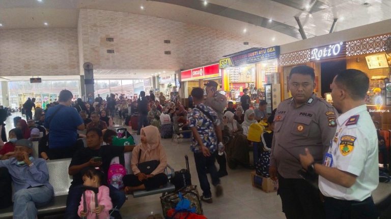 H-4 Lebaran, Ribuan Pemudik Padati Pelabuhan Domestik Sekupang