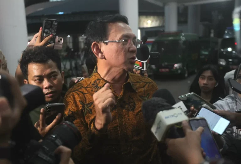 Ahok Diperiksa Delapan Jam Sebagai Saksi untuk Sembilan Tersangka