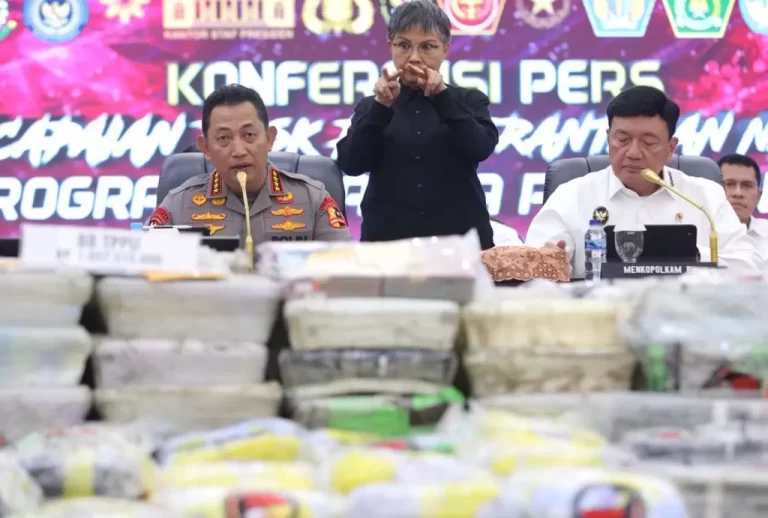Barang Bukti 1,2 Ton Kasus Narkoba Diungkap, Menko Polkam Ajak Masyarakat Segera Melapor Bila Temukan Indikasi Peredaran Narkoba