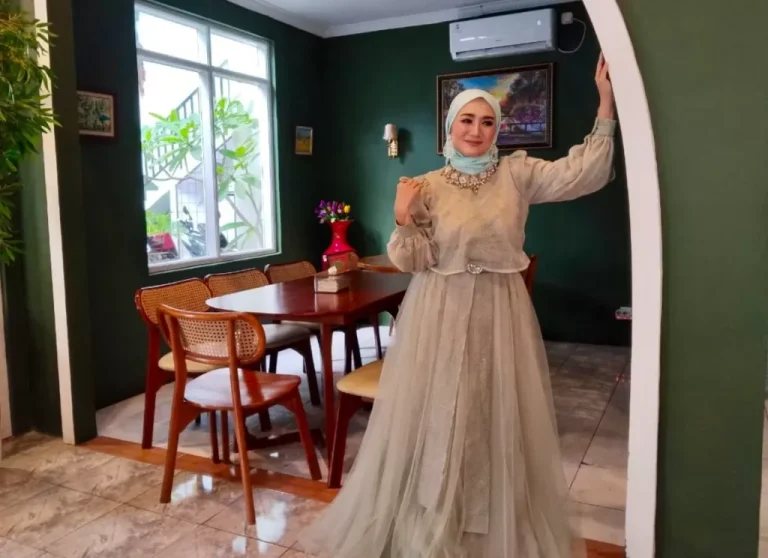 Nini Carlina Ingin Bersyiar Lewat Lagu, Rilis Single ‘Semesta Bersyukur’