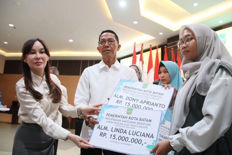 Pemko Batam Salurkan Rp627,5 Juta untuk Warga Terdampak Bencana