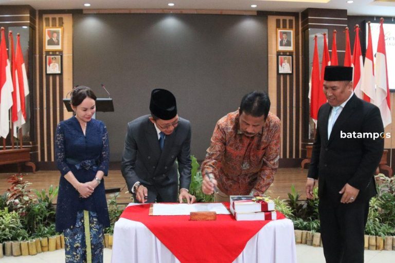 Sertijab Wali Kota dan Wakil Wali Kota Batam, Amsakar-Li Claudia Soroti Masalah Reklame dan Sampah