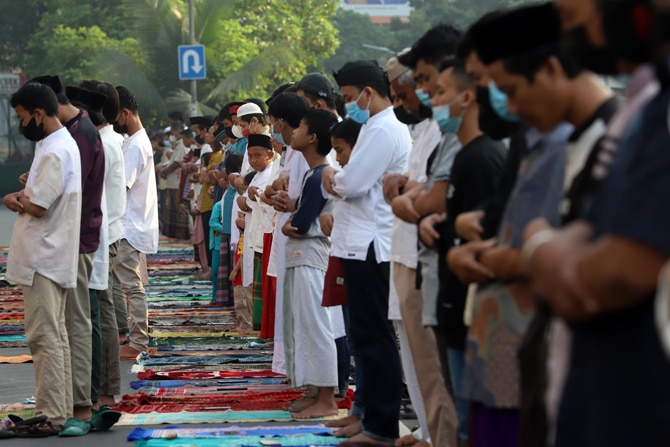 Umat Muslim di Indonesia Lebaran Hari Ini, Beberapa Negara Arab Sudah Duluan Pada Hari Minggu