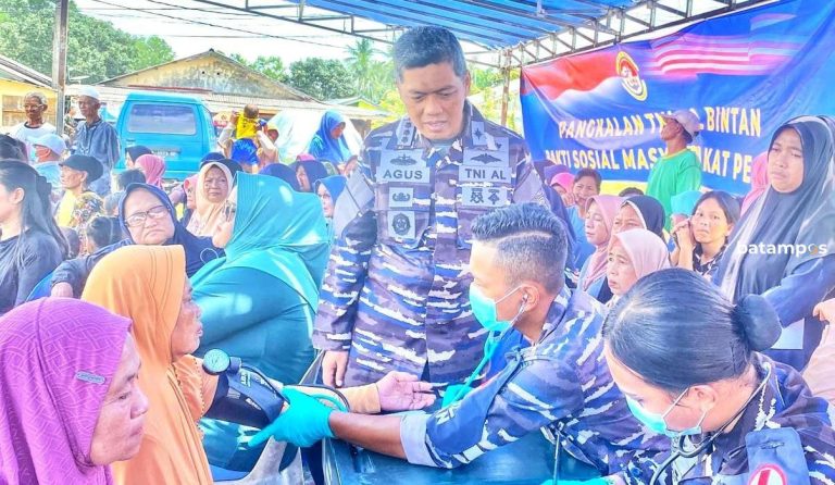 Bakti Sosial dan Kesehatan, Lanal Bintan Ajak Masyarakat Bersinergi Bangun Daerah Pesisir
