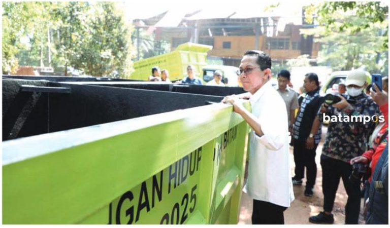 Wali Kota Amsakar Serahkan Bin Container, Tegaskan Komitmen dalam Pengelolaan Sampah di Batam