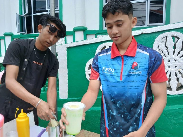 Generasi Milenial di Anambas Ciptakan Usaha Es Kelapa Rainbow, Raup Keuntungan Rp 500 Ribu per hari