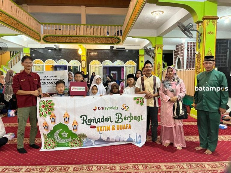 BRK Syariah Santuni 200 Anak Yatim, Rp50 Juta Disalurkan di Dua Masjid di Batam