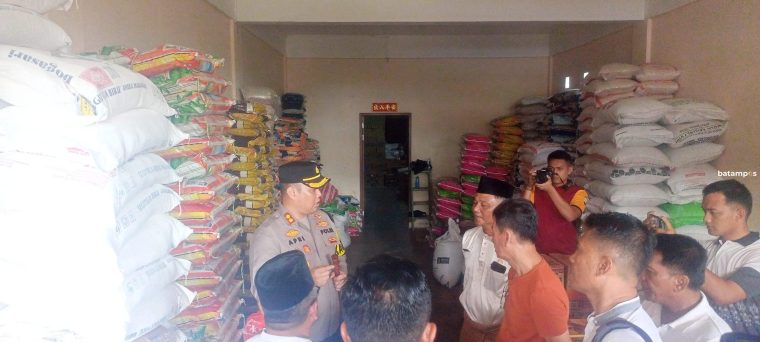 Kapolres Lingga Bersama Pemkab Lingga Melakukan Pengecekan Pasar dan Agen Sembako Menjelang Ramadan
