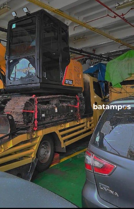 Alat Berat Tanpa Kelengkapan Surat Dan Perizinan Tetap Diberangkatkan Dari Pelabuhan Roro Jagoh, Kadishub Lingga Tidak Menerima Laporan