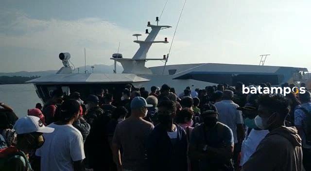  Calon Penumpang di Pelabuhan Ferry Jagoh masih Normal