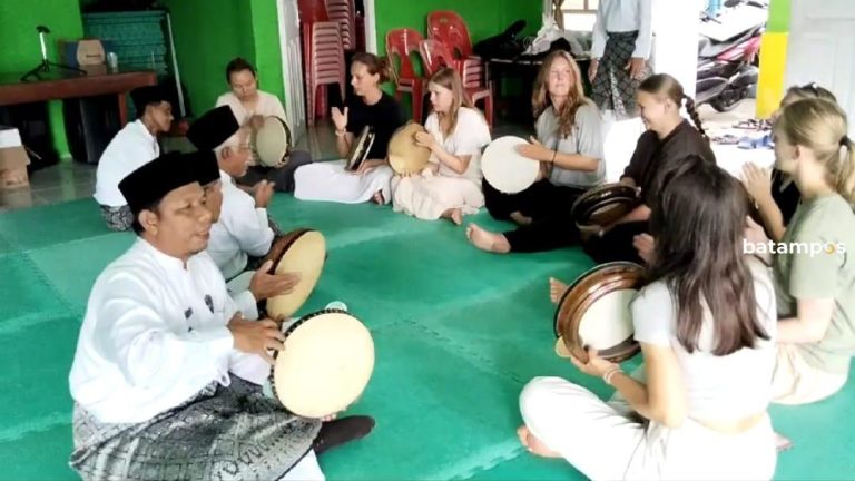  Aktivitas Rombongan Pelajar asal Denmark Belajar Kultur Budaya di Anambas