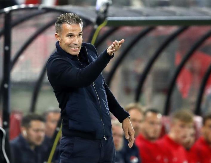 Feyenoord Kalah dari Inter Milan 0-3, Van Persie Soroti Keputusan Wasit