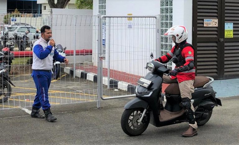 6 Cara Aman & Nyaman Berkendara di Bulan Ramadan