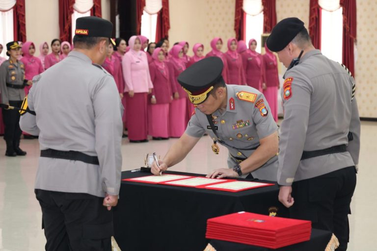 Kapolda Kepri Pimpin Sertijab Wakapolda dan Pejabat Utama Polda Kepri