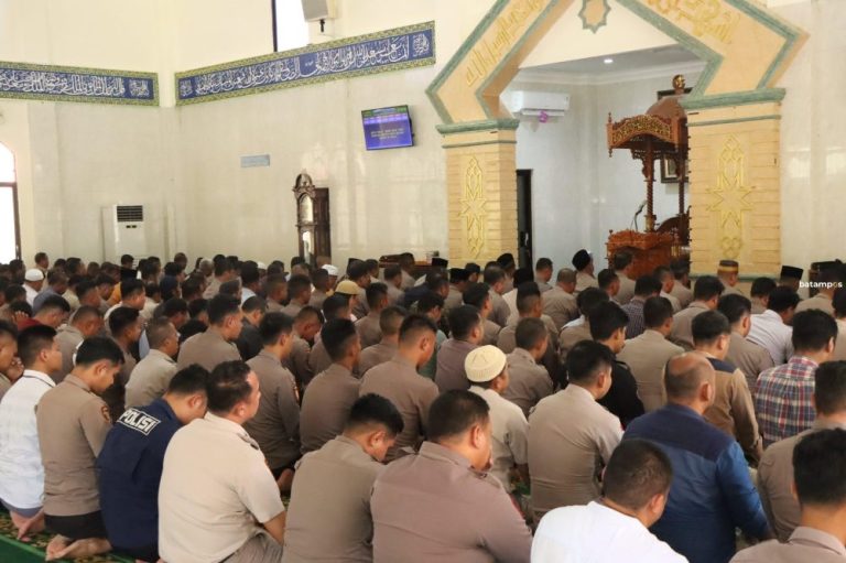 Polda Kepri Gelar Salat Ghaib dan Doa Bersama untuk Tiga Anggota Polri yang Gugur