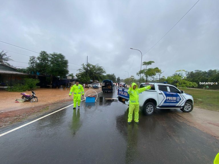 Polda Kepri Imbau Warga Waspada Banjir dan Pohon Tumbang