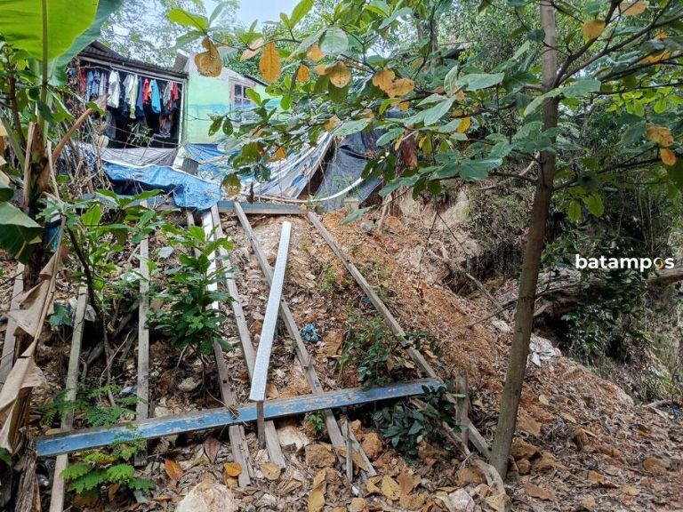 Lapor Pak, Warga Batuaji Khawatir Longsor Susulan