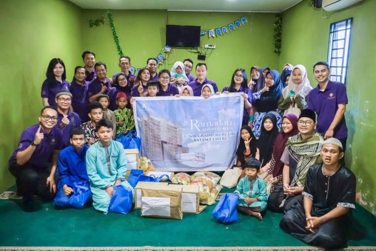 Grand Mercure Batam Centre Tebar Kebahagiaan Ramadan di Panti Asuhan Muhabbatul Haq
