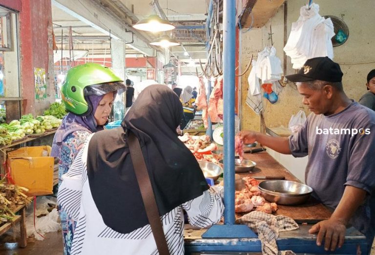 Warga Keluhkan Kenaikan Harga Kebutuhan Pokok Jelang Lebaran