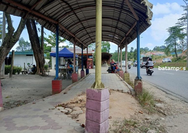 Lapor Pak, Trotoar Mukakuning Rusak Parah