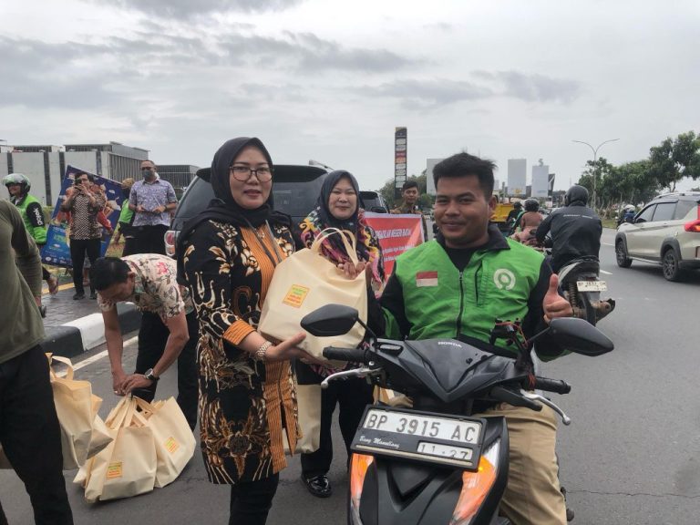 PN Batam Bagikan Takjil dan Gelar Kampanye Publik untuk Wujudkan Zona Integritas