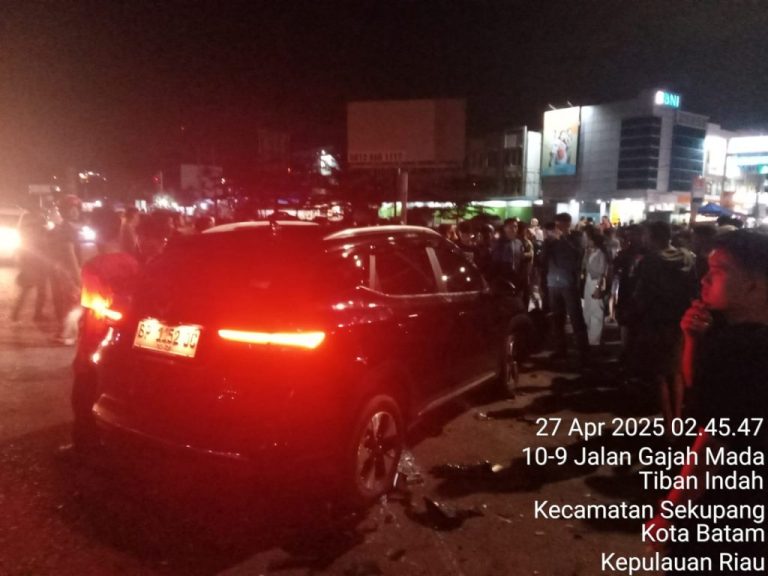 Kecelakaan Maut di Lampu Merah Tiban Center, Pengendara Motor Tewas di Tempat