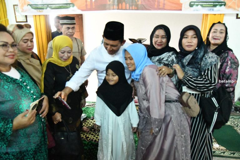 Setelah Lingga, Gubkepri dan Wagub Kepri Lanjutkan Misi Silaturahmi Idulfitri di Rempang, Batam