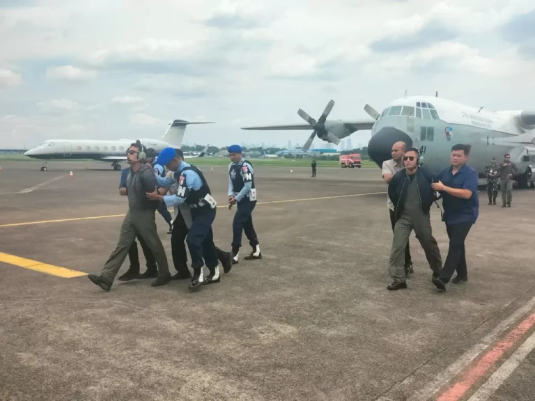 Jet Tempur F-16 TNI AU Paksa Pesawat Asing Tak Berizin Mendarat di Halim Perdanakusuma