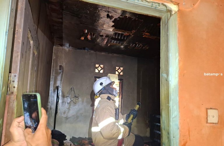 Kebakaran di Tanjunguban, Satu Kamar Rumah Murhalim Terbakar