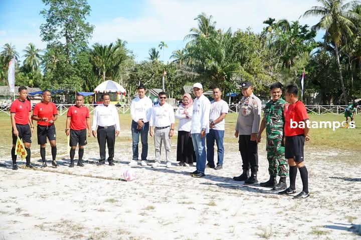 Buka Turnamen Sepak Bola Pekaka CUP IV Tahun 2025, Wabup Lingga: Junjung Tinggi Sportivitas