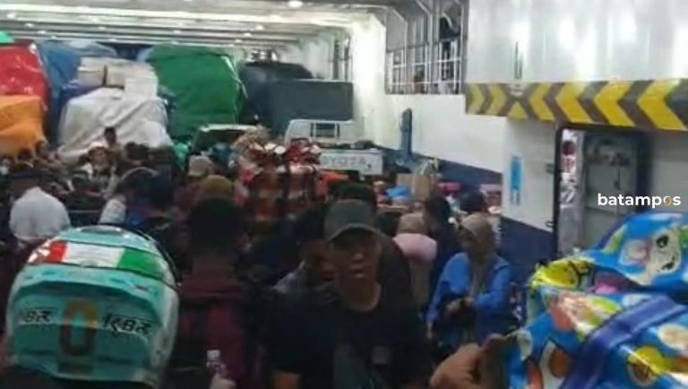 Jumlah Penumpang Tujuan Matak Membeludak, Keberangkatan RoRo dari Tanjunguban Molor 1,5 Jam