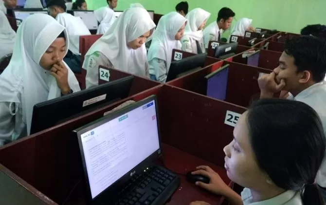 Kembali Aktifkan Penjurusan di SMA, Mendikdasmen Segera Keluarkan Permen