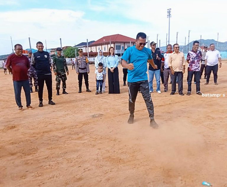 Buka Turnamen Sepakbola, Bupati Dorong Atlit Agar Bisa Bersinar Seperti Ramadhan Sananta