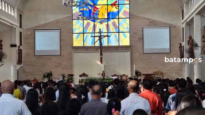 Perayaan Paskah di Paroki MBPA Batam Berjalan Khidmat dan Lancar