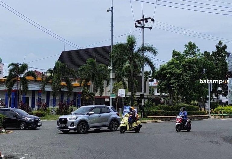 Lampu Lalu Lintas Simpang Pamedan Tidak Menyala Selama 7 Hari