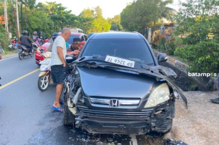 Tabrakan, Mobil Avansa Rusak Parah
