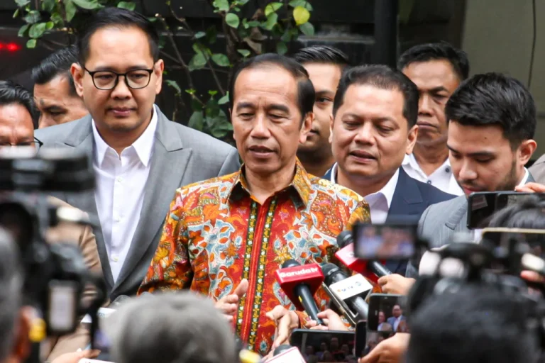 Jokowi Langsung Jalani Pemeriksaan Awal Usai Melapor di Polda Metro Jaya, Ini yang Ditanyakan Polisi