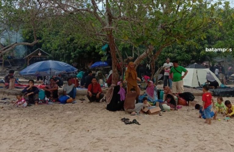 Lebaran Hari Kedua, Warga Batam Masih Bersilaturahmi ke Rumah Keluarga