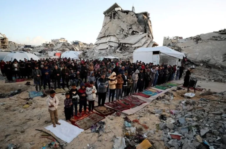 Israel Jatuhkan Bom Saat Warga Palestina Rayakan Idul Fitri, Belasan Tewas