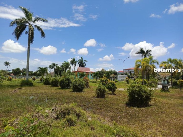 Taman Depan TMP Bulan Gebang Memprihatinkan