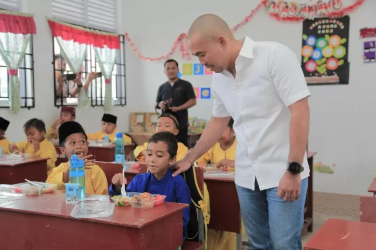 Usai Konsumsi Makan Bergizi Gratis, Puluhan Siswa di Cianjur Diduga Keracunan