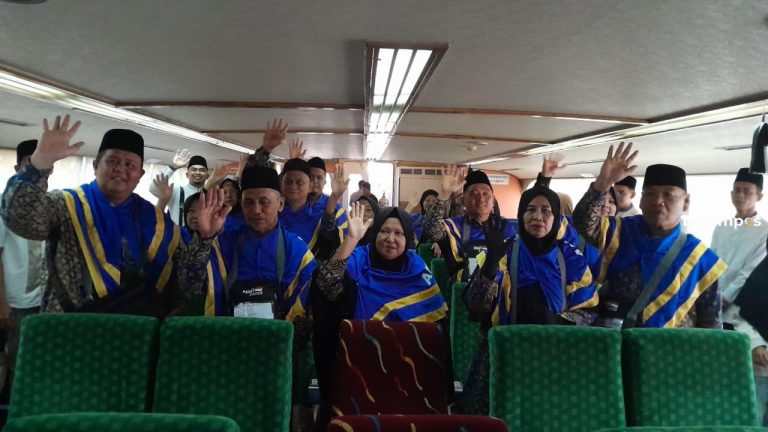 16 CJH Asal Anambas Bergeser ke Batam, Wakil Bupati Minta Saling Jaga Kekompakan Selama Ibadah Haji