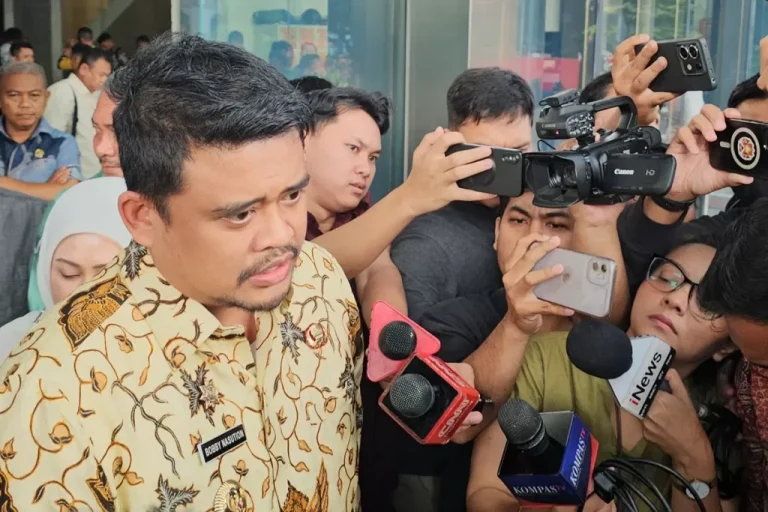 Munculnya Desakan Gibran Mundur dari Wapres, Bobby Nasution Enggan Tanggapi