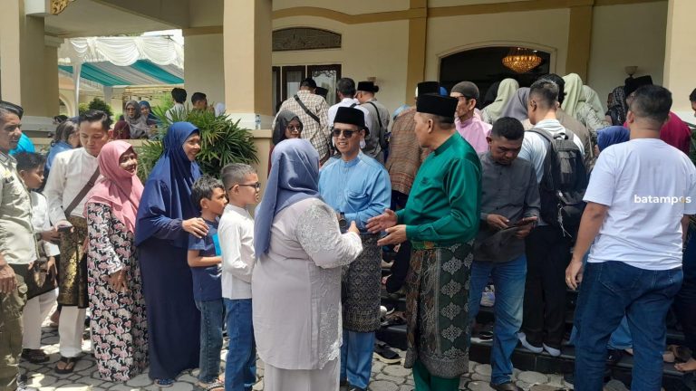 Bupati, Wabup dan Sekda Karimun Open House di Rumah Dinas