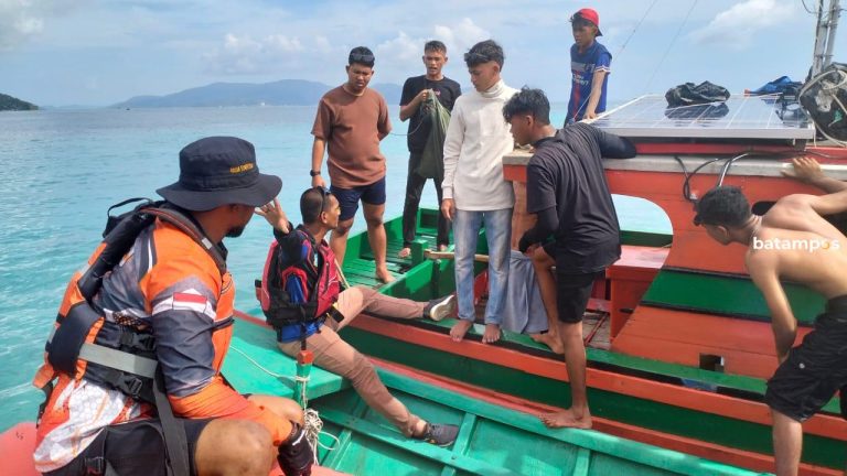 Hendak Berlibur ke Pulau Wait, Kapal Pompong Milik Warga Payalaman Tenggelam, Kerugian Capai Rp 80 Juta